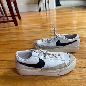 Nike Women’s Blazer Sneaker, Size 8.5, Low Blazers